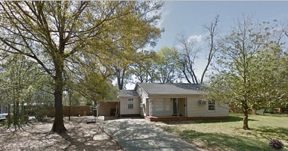 Building Photo - 216 Hayter St