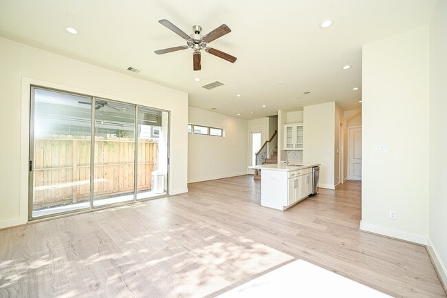 Building Photo - 1106 Fuschia Rd