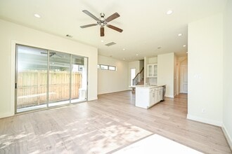 Building Photo - 1106 Fuschia Rd