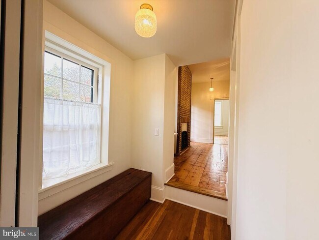 Building Photo - 46 York St