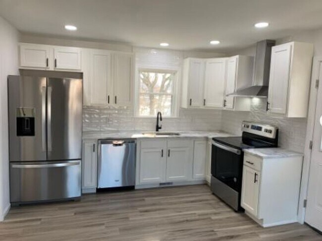 Building Photo - 1722 Foxborough Cir