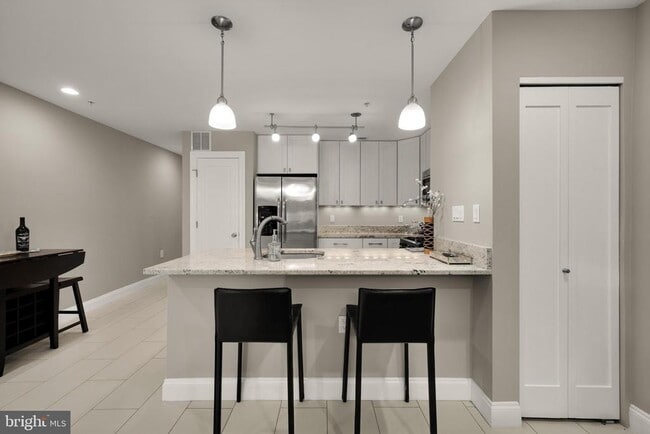 Building Photo - 1135 6th St NW