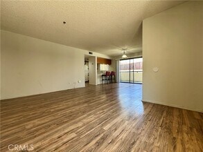 Building Photo - 987 E Del Mar Blvd