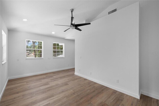 Building Photo - 1628 SE 29th Terrace