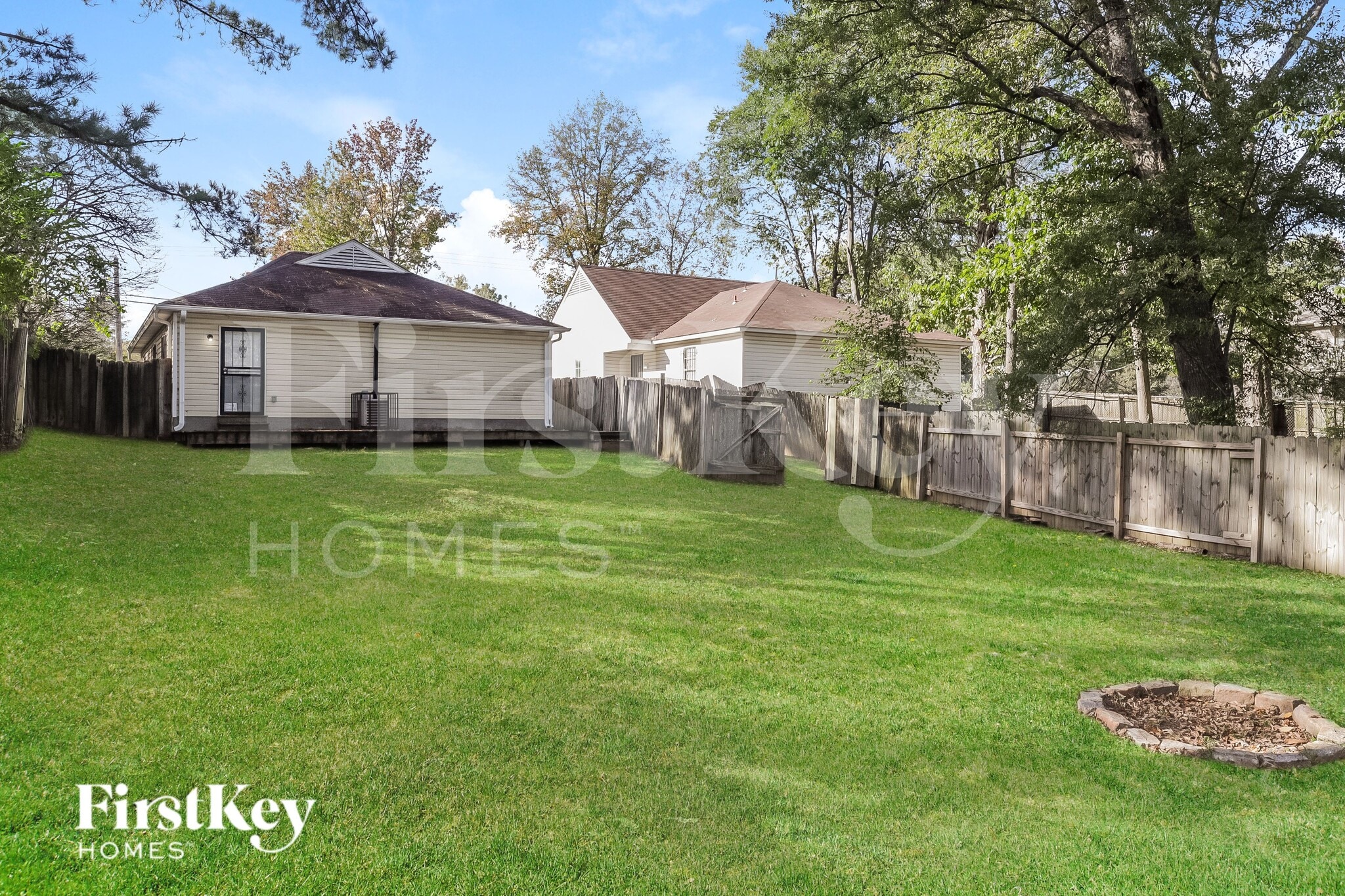 Building Photo - 2852 Beverly Hill St