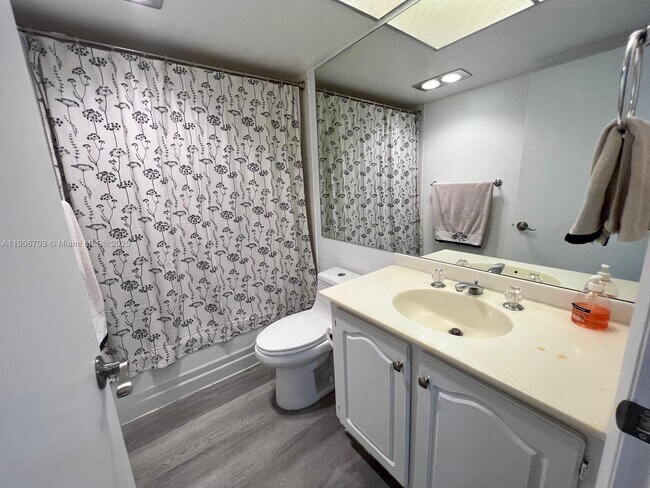 Building Photo - 1208 Bahama Bend