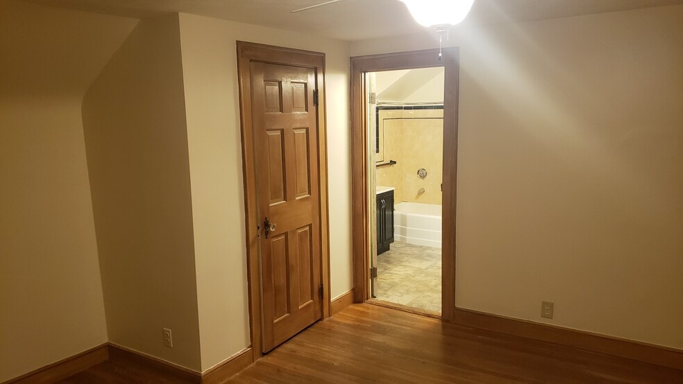 Building Photo - 128 Trenton St