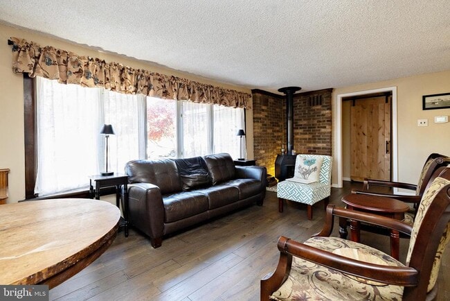 Building Photo - 46 Roosevelt Ave