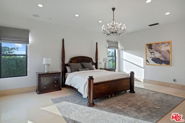 Building Photo - 20101 SW Cypress St