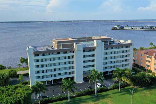 Building Photo - 1500 Park Beach Cir