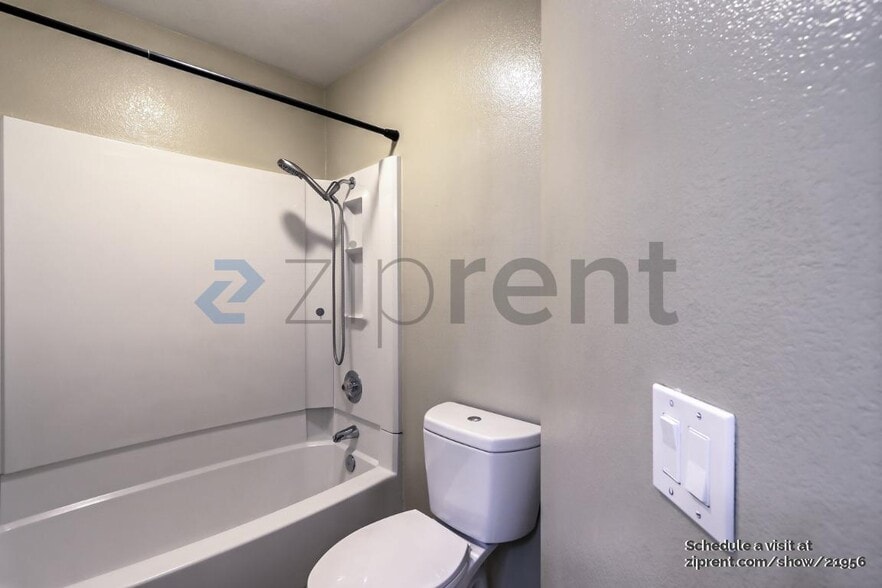 Building Photo - 9404 Lazy Creek Dr