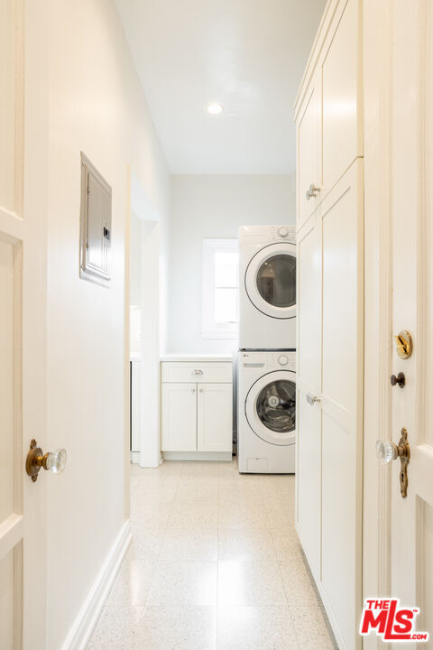 Building Photo - 442 S Maple Dr