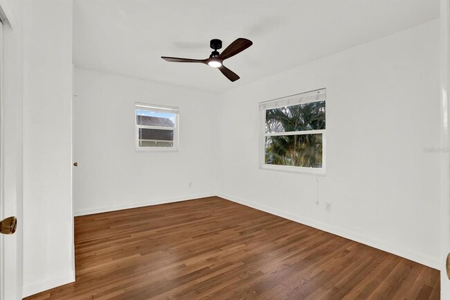 Building Photo - 109 12th Ave N