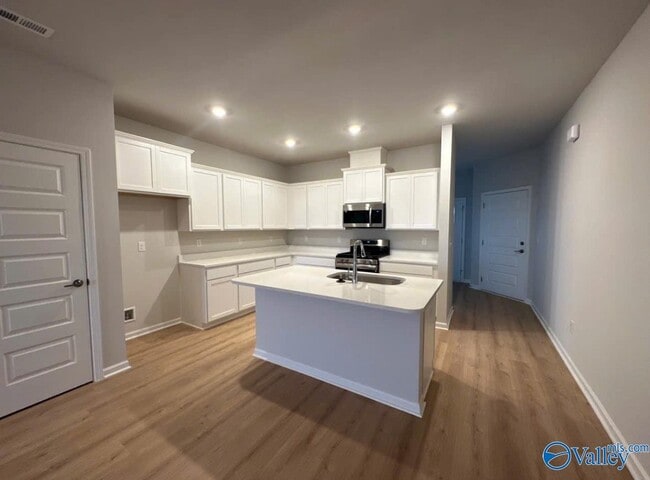 Building Photo - 134 Rugby Dr