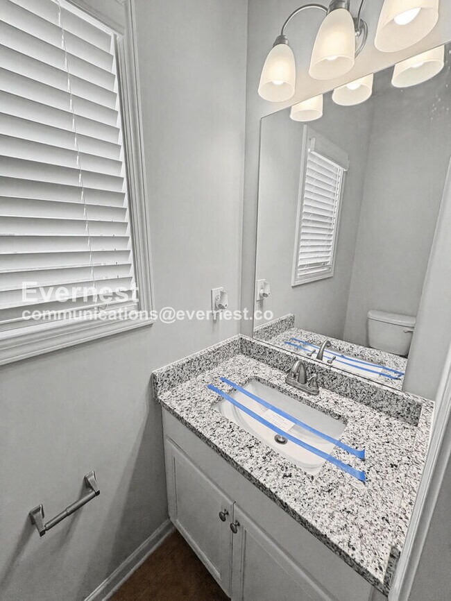 Building Photo - 3 Bed, 2.5 Bath Home with Fenced Yard & Garage / Pet-Friendly / Available Now!