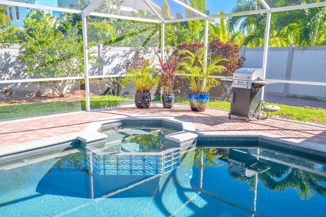 Building Photo - 3003 W Vina Del Mar Blvd