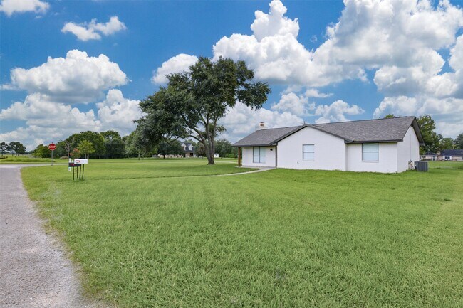 Building Photo - 32242 Sky Lakes Dr