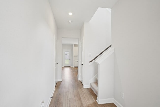 Building Photo - 1006 Whispering Winds Dr