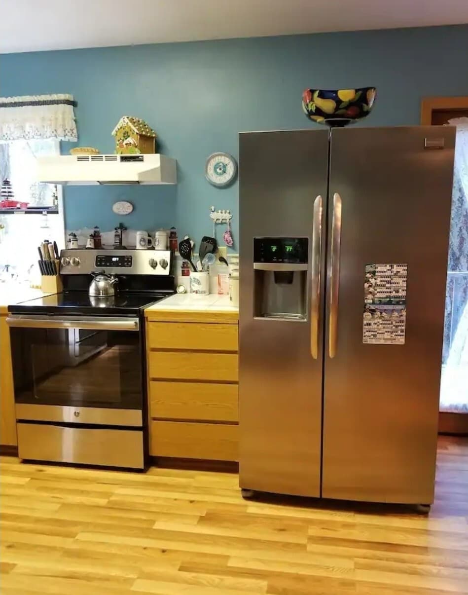 Kitchen - 11415 Leschi Cir