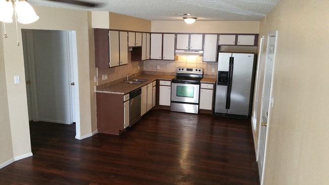 Building Photo - Boerne living without the Boerne price