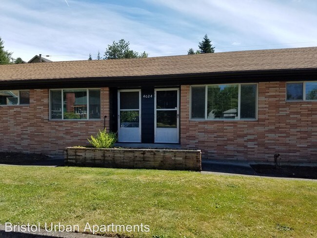Building Photo - 4030 SE Pardee St