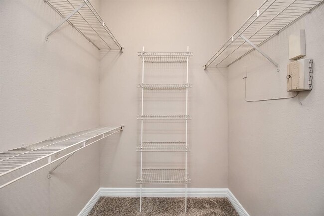 Building Photo - 3225 Woodland Park Dr