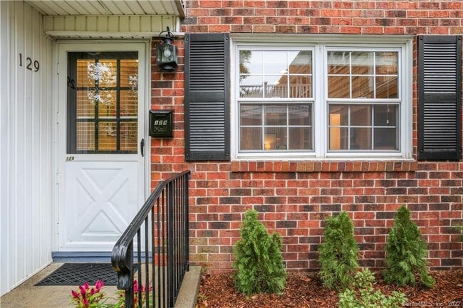 Building Photo - 245 Unquowa Rd