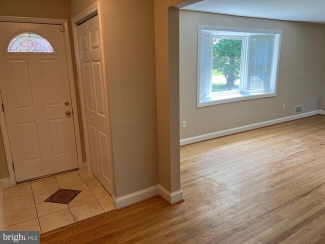 Building Photo - 4616 Willow Run Dr