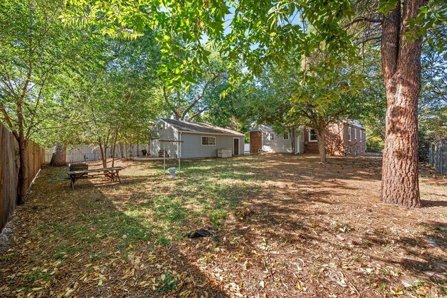 Building Photo - 4730 Pierce St