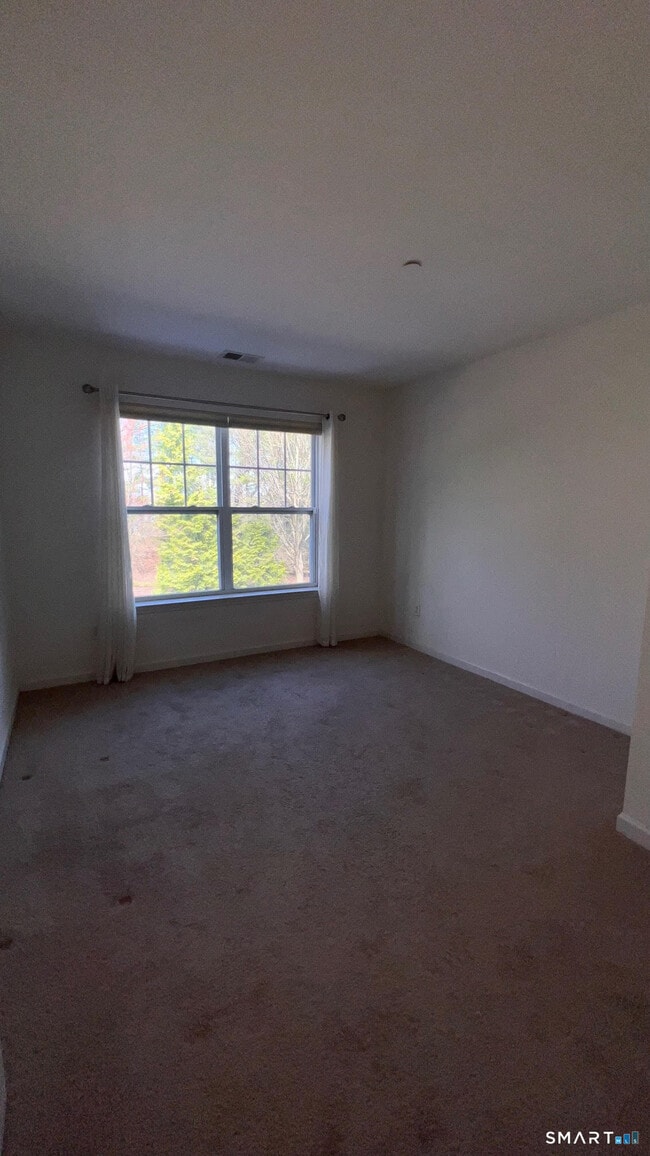 Building Photo - 26 School House Dr