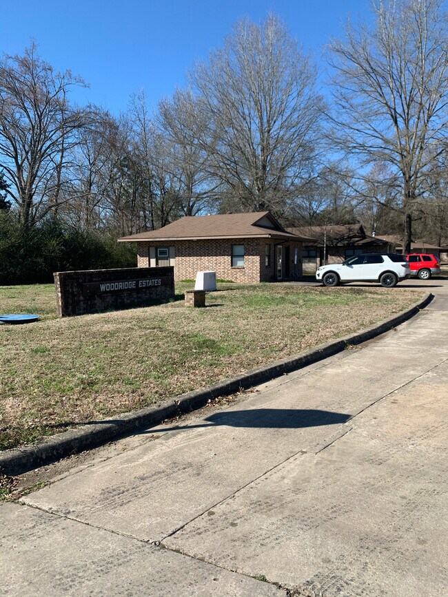 Building Photo - 67 Woodridge Dr