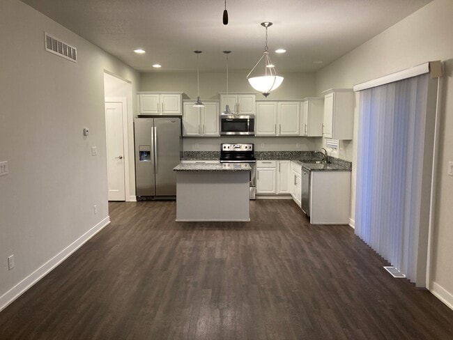 Building Photo - 4 bed / 2.5 Bath in Altoona