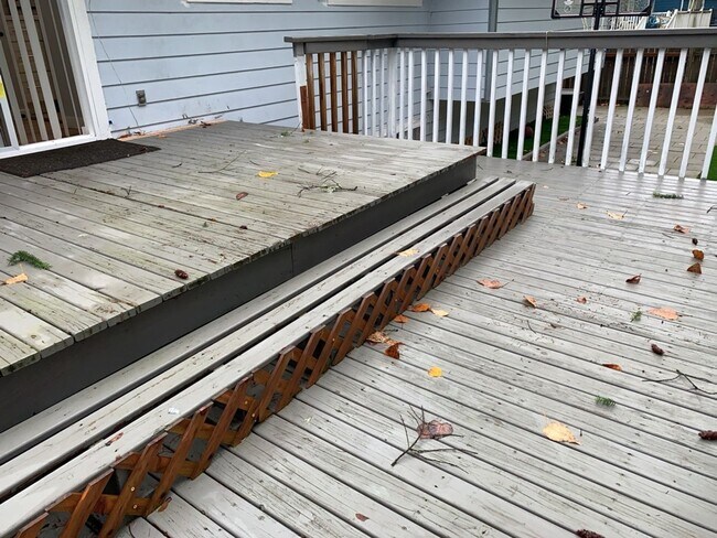 Building Photo - Spacious 3 Bed 2.5 bath Kent Split-Level home