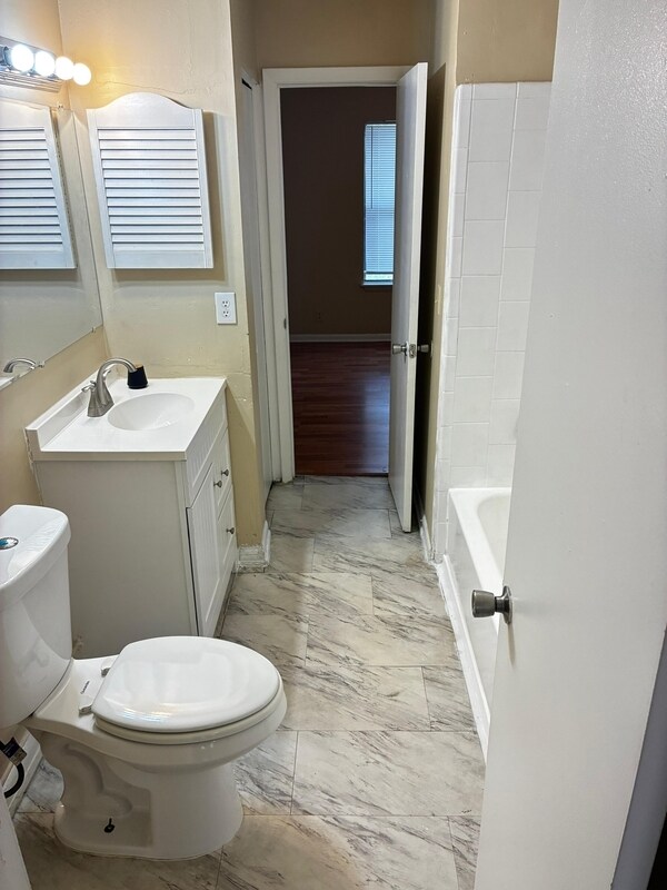 Building Photo - 10706 Meadowlea Dr