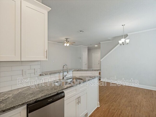 Building Photo - 449 Woodgrove Dr