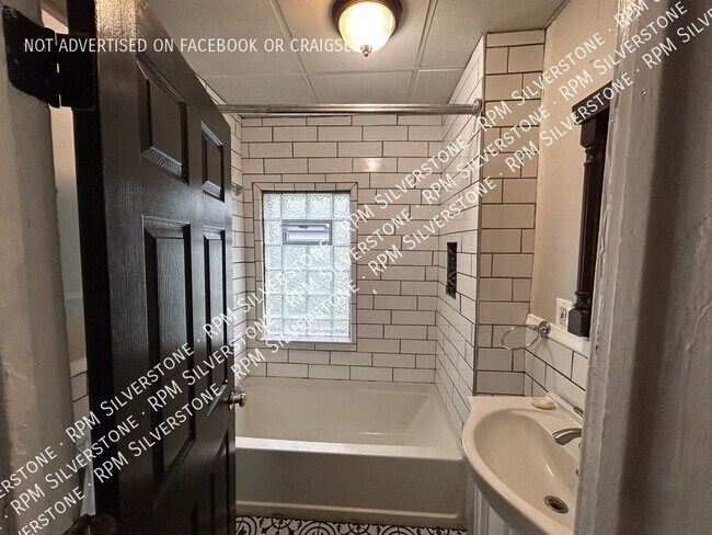 Building Photo - 52 W Bernhard-