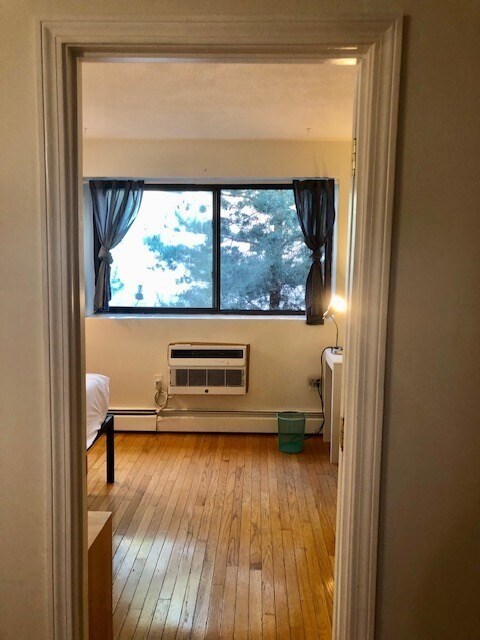Building Photo - 28 Brentwood St
