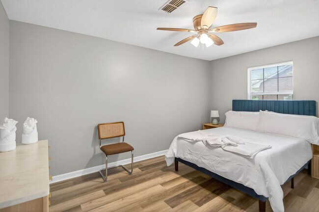 Building Photo - 2420 Haddington Rd