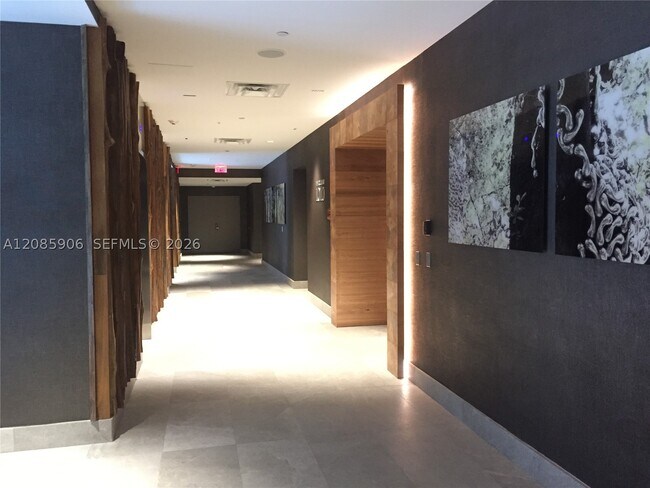 Building Photo - 1010 Brickell Ave