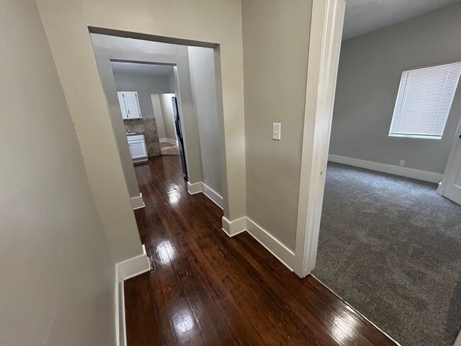 Building Photo - Right Size and a Great Location! Two bedroom Home!