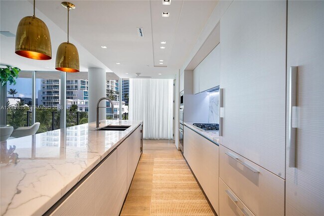 Building Photo - 1 Collins Ave