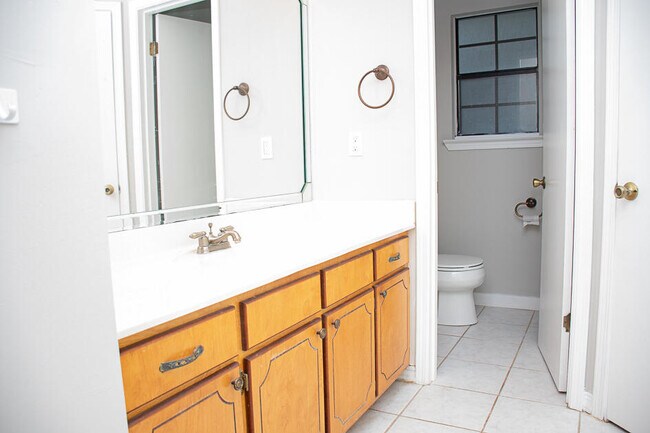 Building Photo - 112 Golf Course Dr