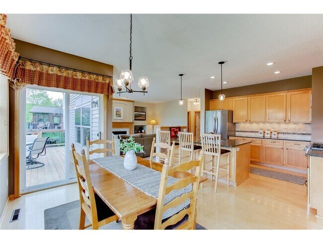 Building Photo - 730 Tilia Ln