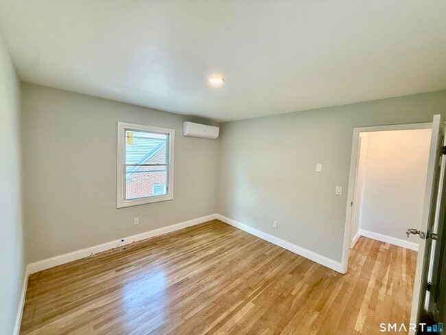 Building Photo - 10 Elmwood St