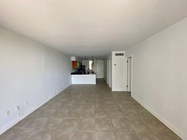 Building Photo - 750 NE 64th St