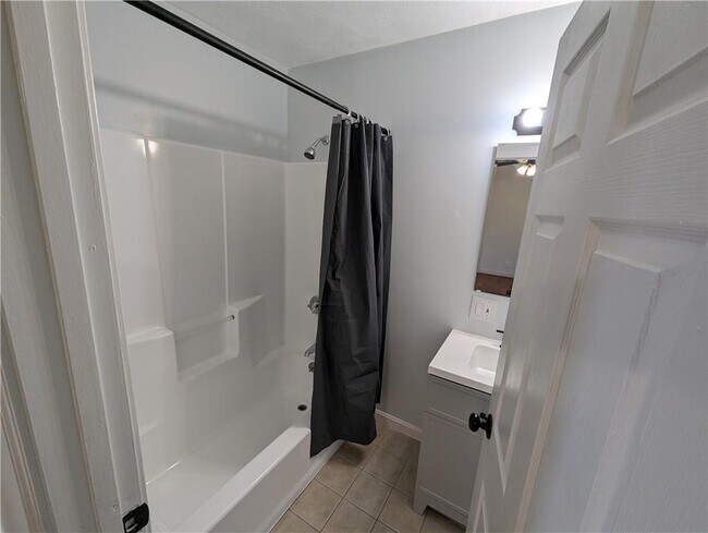 Building Photo - 61 Utton Ave