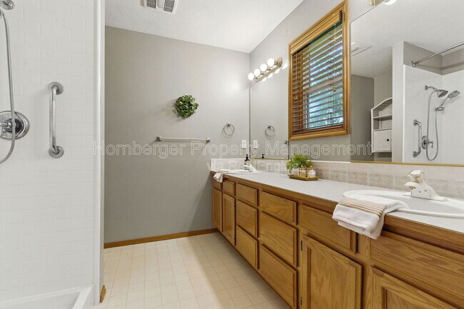 Building Photo - 3431 W 21st Ave