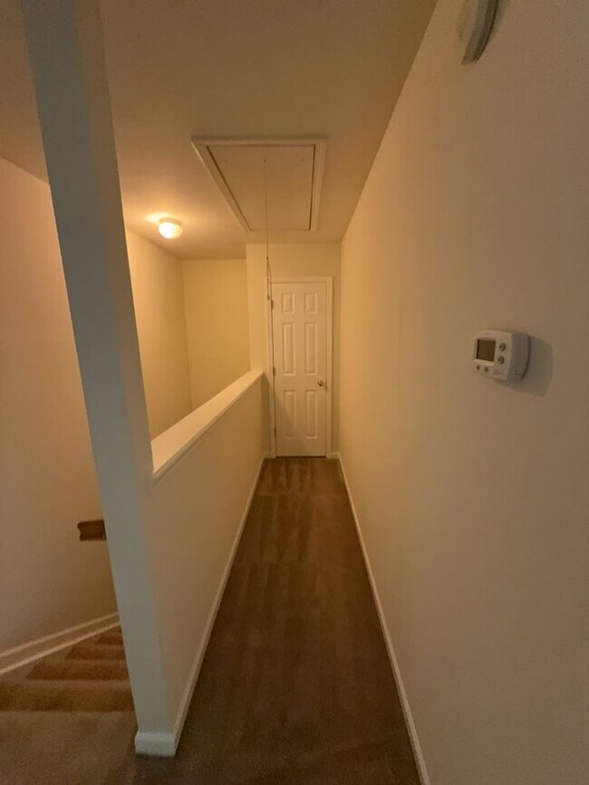 Building Photo - 525 S Maney Ct