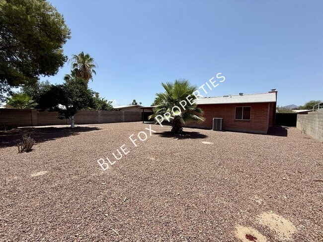 Building Photo - 7650 N Rasmussen Ave