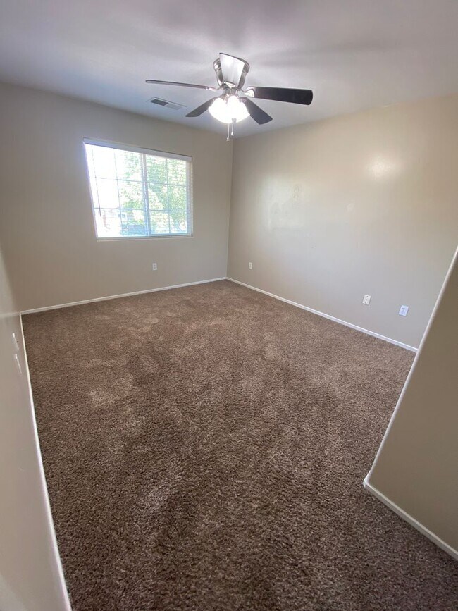 Building Photo - 11115 Cactus Valley Dr